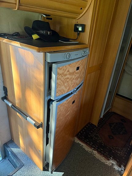 Niesmann+Bischoff 8000i 3 of 19