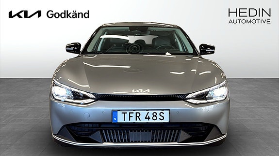 Kia EV6 2 of 17
