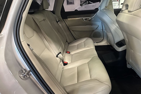 Volvo V90 16 of 19