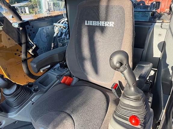 Liebherr 914 Compact 18 of 21