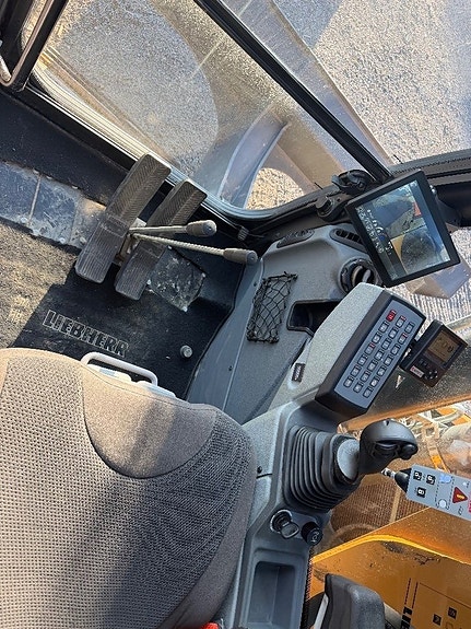 Liebherr 914 Compact 17 of 21