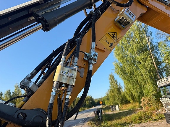 Liebherr 914 Compact 13 of 21