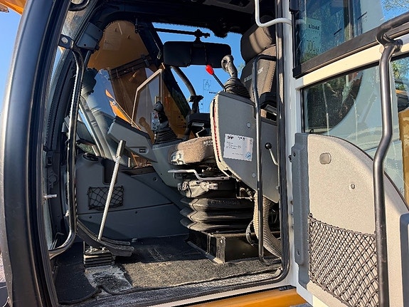 Liebherr 914 Compact 16 of 21