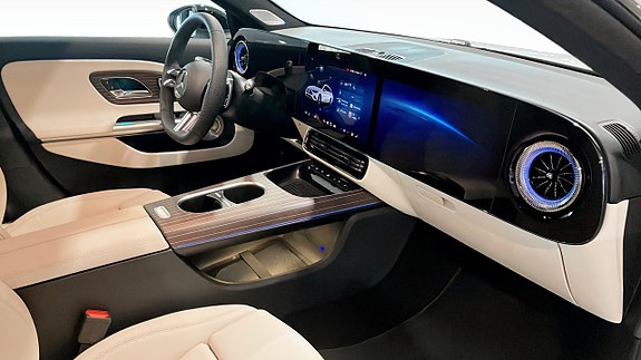 Mercedes-Benz CLA350 3 of 9