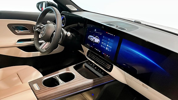 Mercedes-Benz CLA350 4 of 9