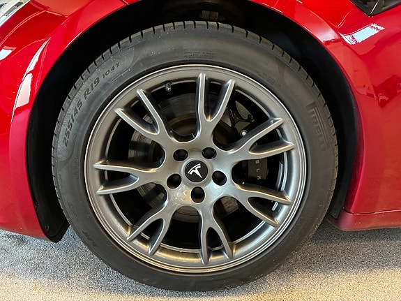 Tesla Model S 16 of 22