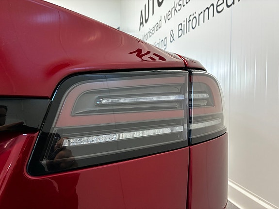 Tesla Model S 22 of 22