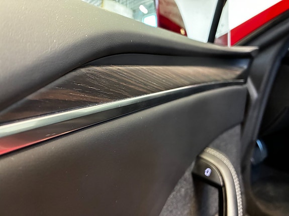Tesla Model S 19 of 22