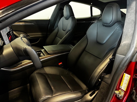 Tesla Model S 11 of 22
