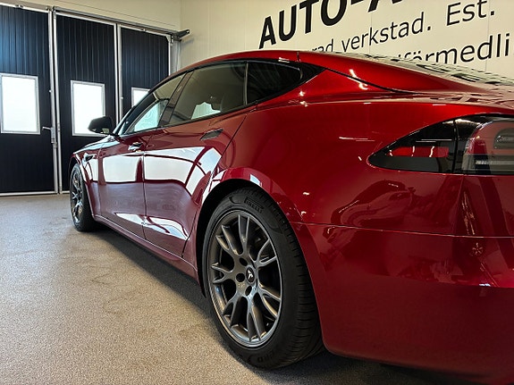 Tesla Model S 8 of 22