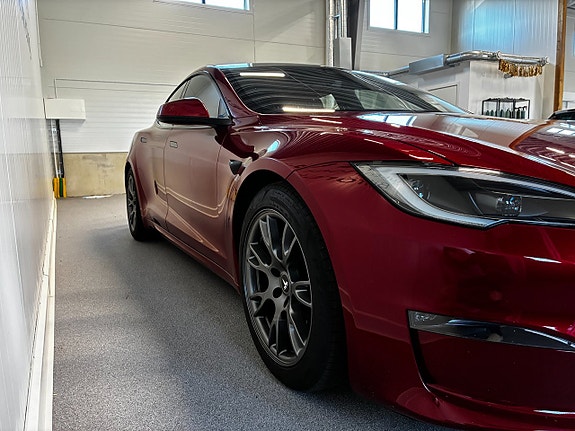 Tesla Model S 4 of 22