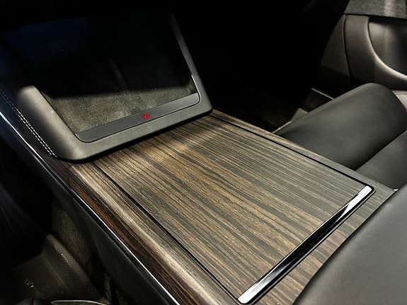Tesla Model S 20 of 22