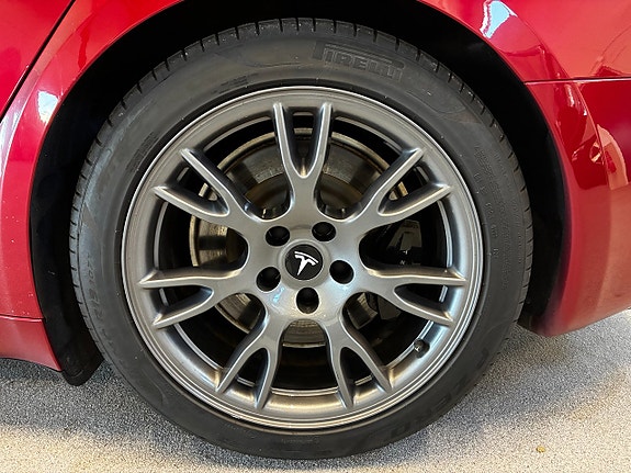Tesla Model S 15 of 22