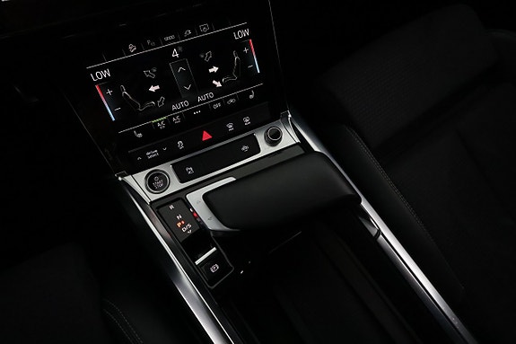 Audi Q8 e-tron 27 of 30