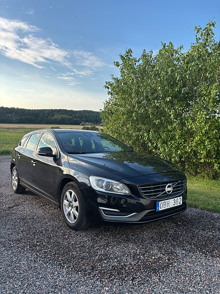 Volvo V60 2 of 10