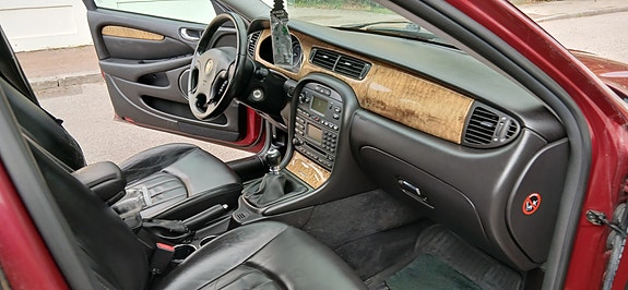 Jaguar X-TYPE 8 of 8