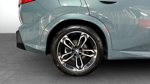 BMW iX2 9 of 12