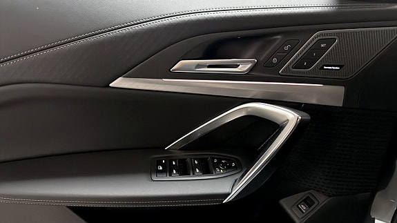 BMW iX2 11 of 12