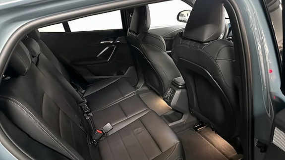 BMW iX2 5 of 12