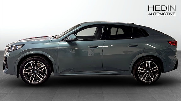 BMW iX2 6 of 12