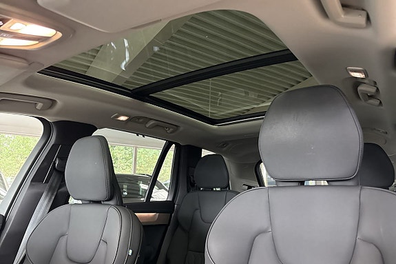 Volvo XC90 15 of 26