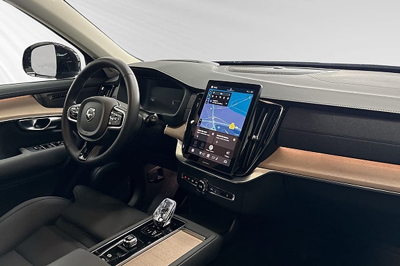 Volvo XC90 10 of 26