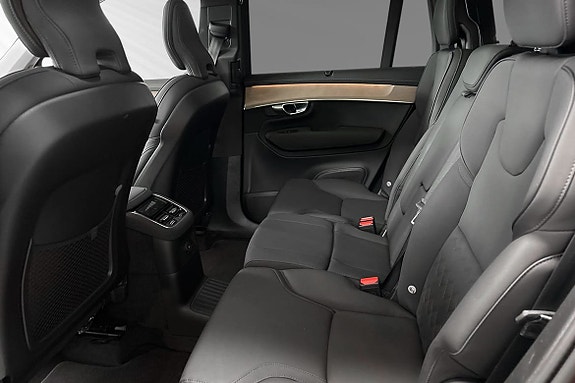 Volvo XC90 8 of 26