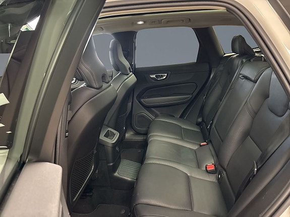 Volvo XC60 8 of 12