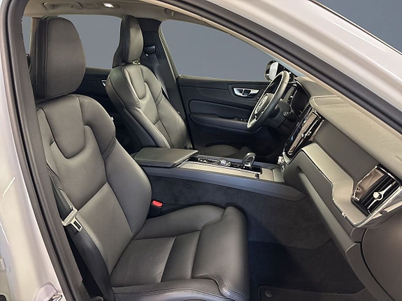 Volvo XC60 7 of 12