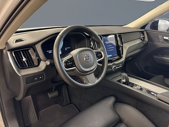 Volvo XC60 5 of 12