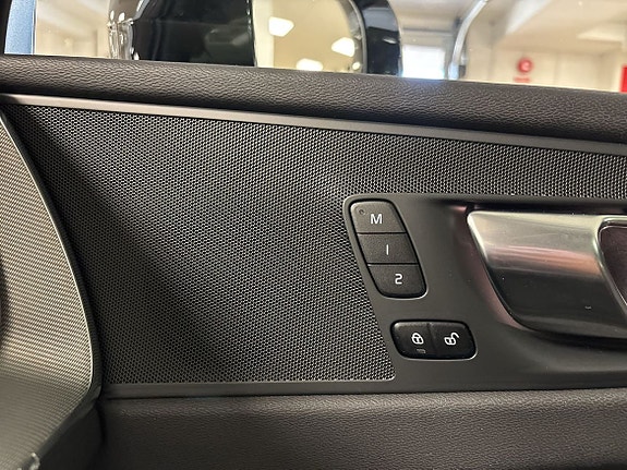 Volvo XC60 12 of 12