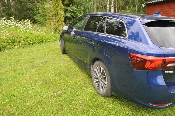 Toyota Avensis 4 of 6