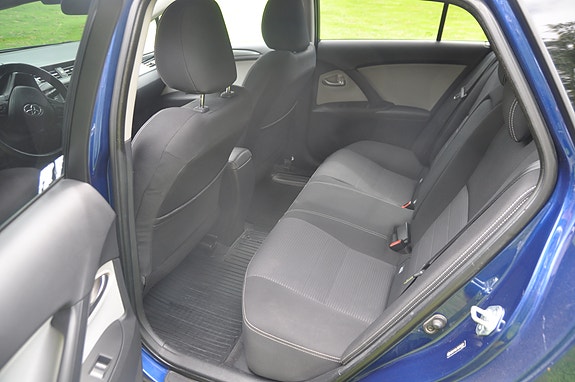 Toyota Avensis 3 of 6