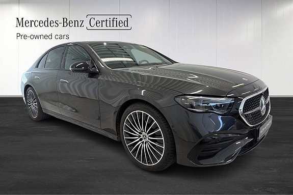 Mercedes-Benz E220 2 of 8