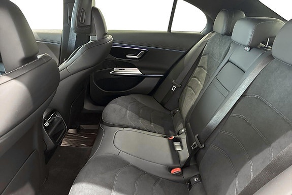 Mercedes-Benz E220 7 of 8