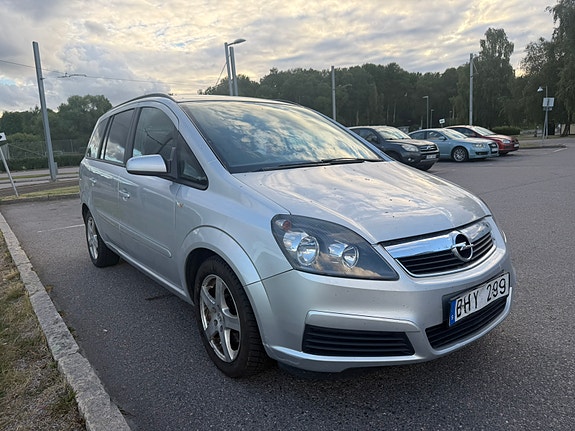 Opel Zafira 3 of 8