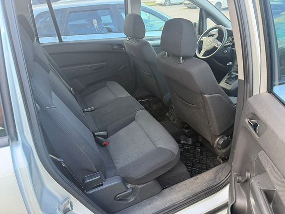 Opel Zafira 7 of 8