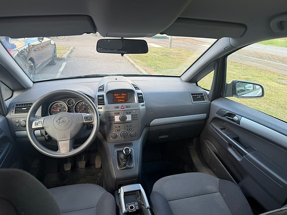 Opel Zafira 6 of 8