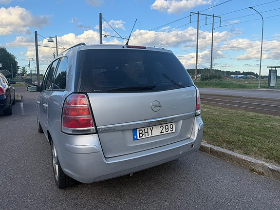 Opel Zafira 5 of 8