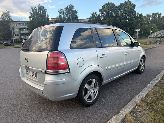 Opel Zafira 4 of 8