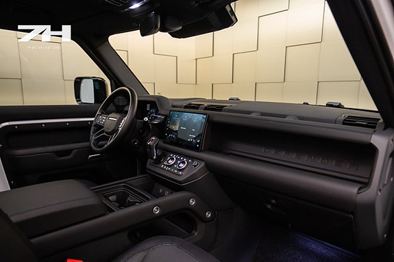 Land Rover Defender 90 17 of 25