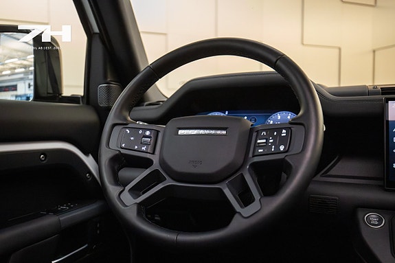 Land Rover Defender 90 11 of 25
