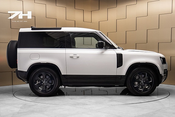 Land Rover Defender 90 6 of 25