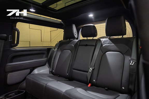 Land Rover Defender 90 21 of 25