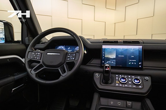 Land Rover Defender 90 14 of 25