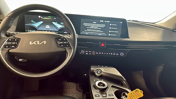 Kia EV6 7 of 12