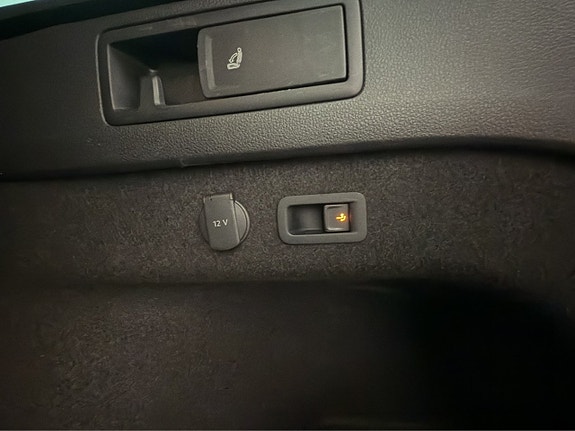 Volkswagen Passat 30 of 30