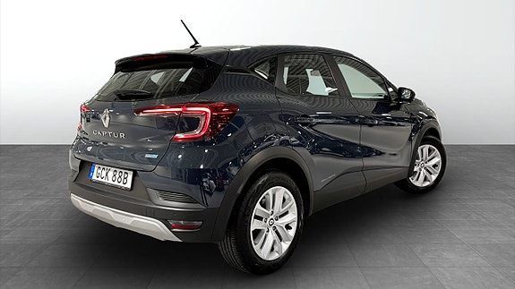 Renault Captur 2 of 9