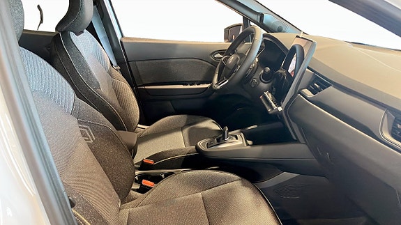 Renault Captur 3 of 22