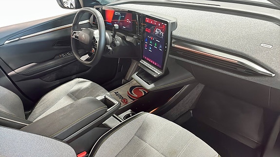 Renault Scenic E-Tech 3 of 12